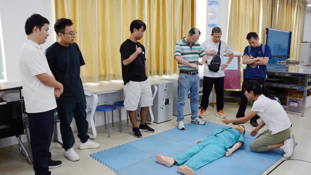 学校顺利举办电气及计算机类实验室安全专项培训